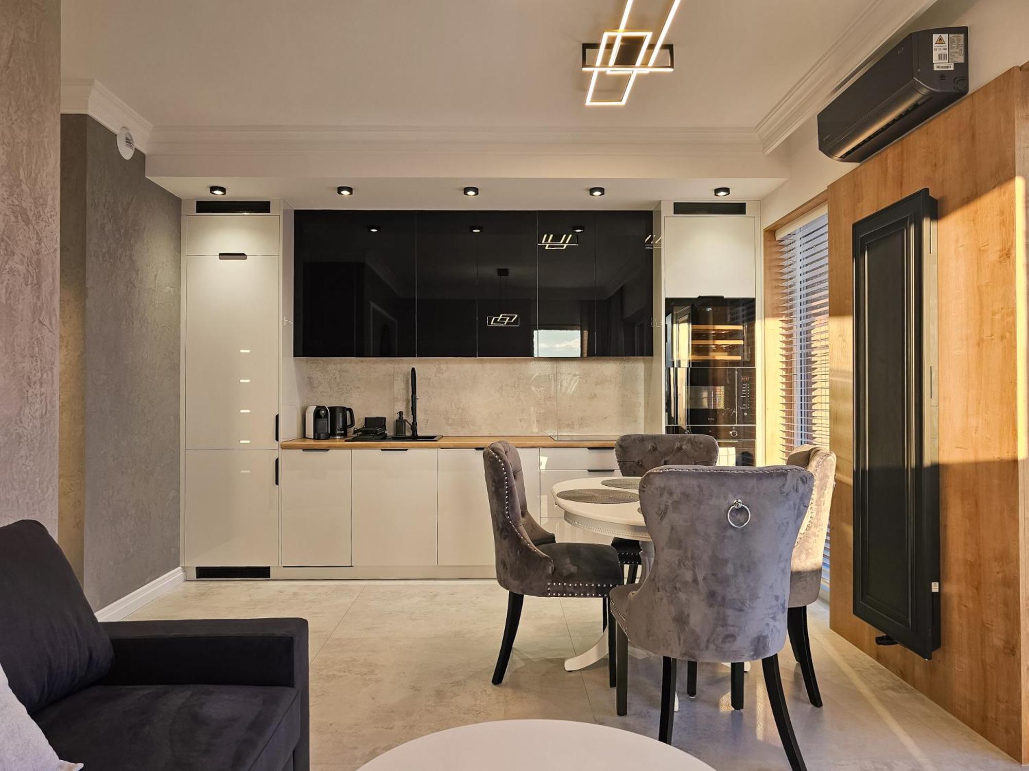 Urban Global Skyline, 15th Floor No 23, Free Garage, Self Check-in Katowice
