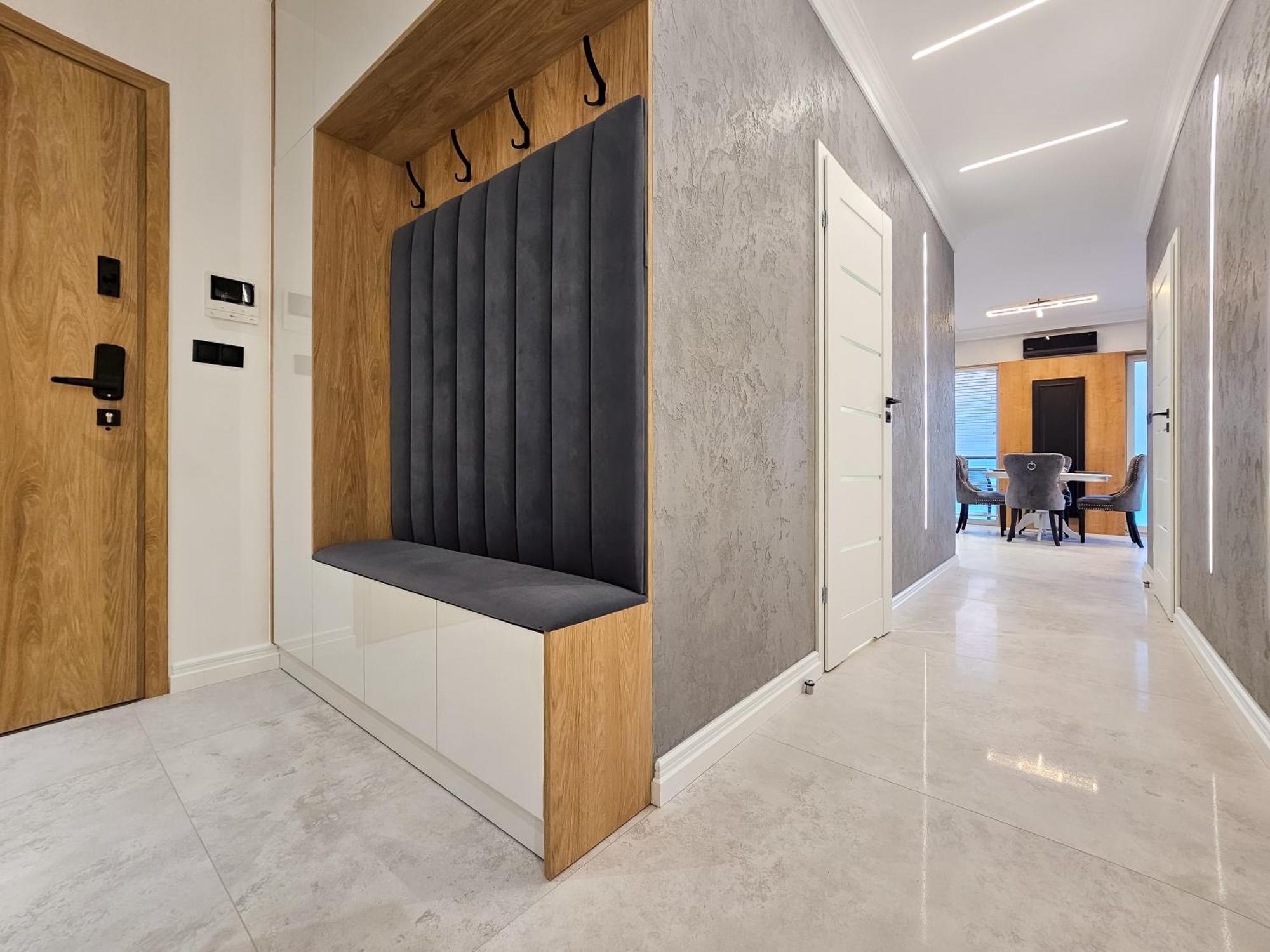 Urban Global Skyline, 15th Floor No 23, Free Garage, Self Check-in * Katovice